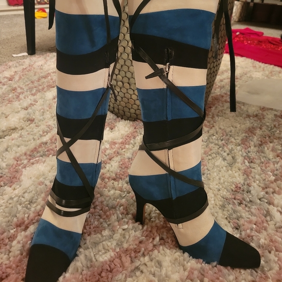 Boots - Picture 4 of 4